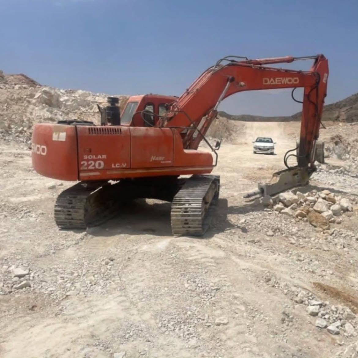 فروش بیل زنجیری دوو ۲۲۰